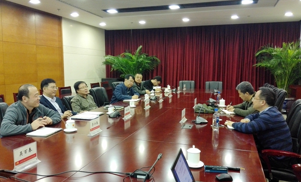 與中國石油安全環(huán)保技術(shù)研究院領(lǐng)導及實驗室相關(guān)部門負責人進行座談 - 副本.jpg