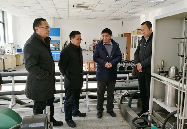 參觀長江大學重點實驗室 - 副本.jpg