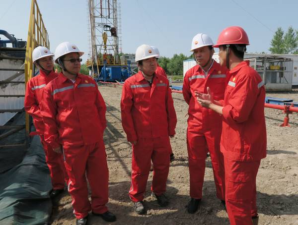 復(fù)件 參觀大慶鉆探鉆井二公司尖刀1202鉆井隊(duì)施工現(xiàn)場2.JPG