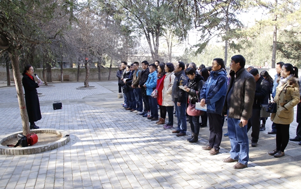 中共延安市委黨校陳芳副教授作《延安時(shí)期的黨群、干群關(guān)系》 .JPG
