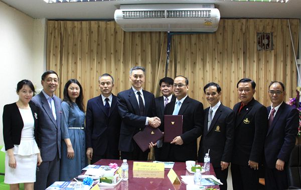 圖2 我校與泰國教育部、曼谷教育廳共同簽署合作協(xié)議.jpg